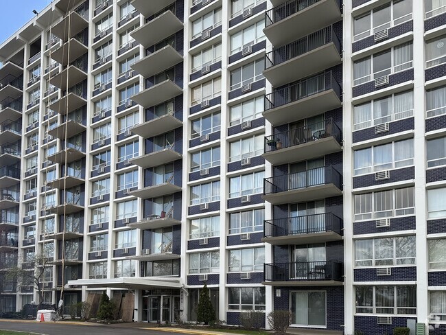 Building Photo - 8801 W Golf Rd Unit 11I Rental