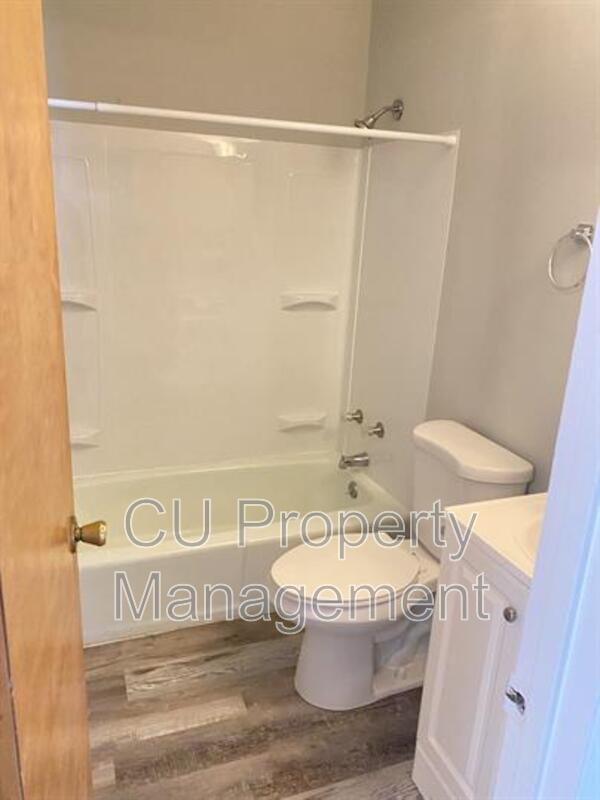 Photo - 705 Hollycrest Dr