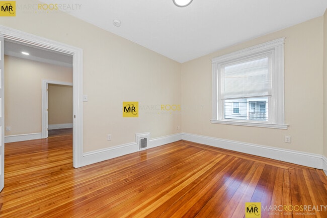 Building Photo - 42 Brackett St Unit 44-2 Rental