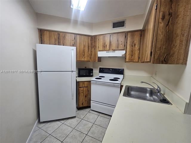 Photo - 211 Lake Pointe Dr Unit 108- ML# A12011077