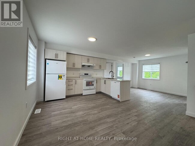 Photo - 119 HighRiver Trl