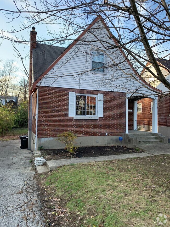 Building Photo - Lovely Two Bedroom Home on a Quiet Street