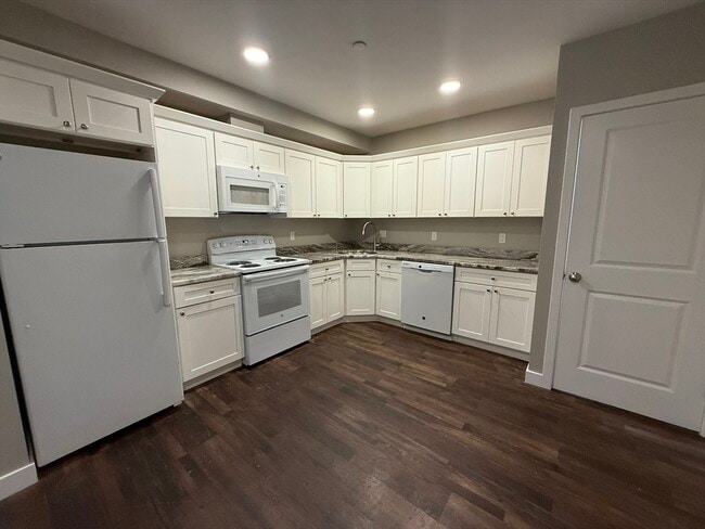 Building Photo - 123 Shirley Ave Unit #204