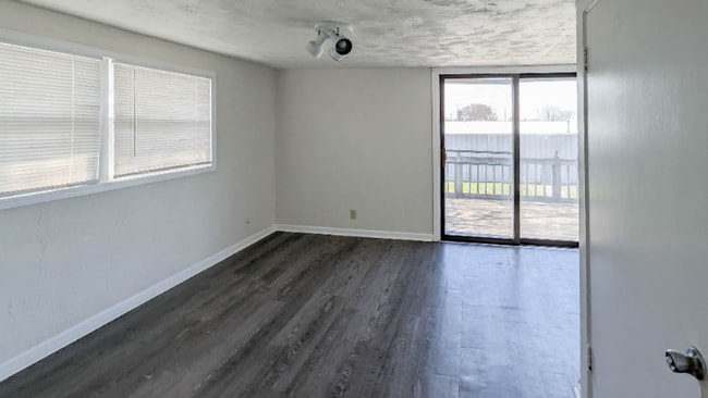 Photo - 914 Gallagher St