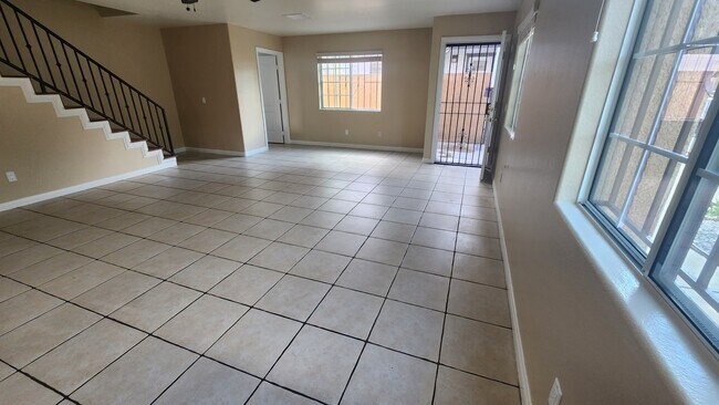 Photo - 1127 W 39th Pl Unidad 1127