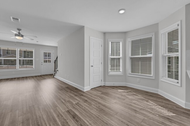 Photo - 225 W Point Dr