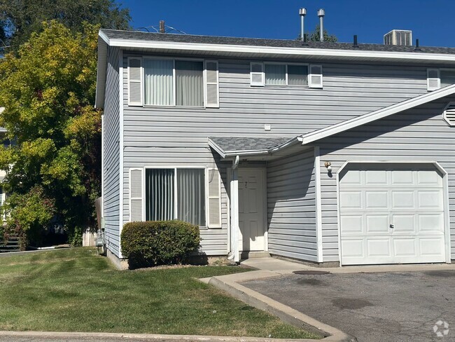 Building Photo - Crescent Townhome