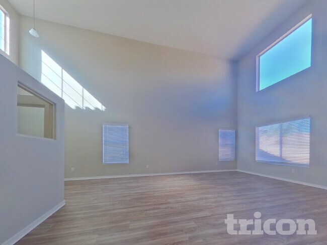 Photo - 22040 W Gardenia Dr