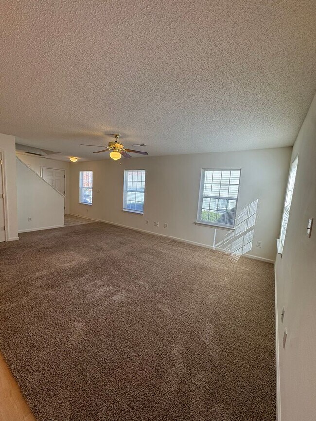 Photo - 141 Springwood Ln