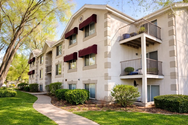 Building Photo - Charming 3-Bedroom Condo in Franklin Park – Prime Provo Location