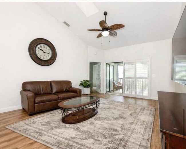 Photo - 805 Harbour Pointe Way Unit #805