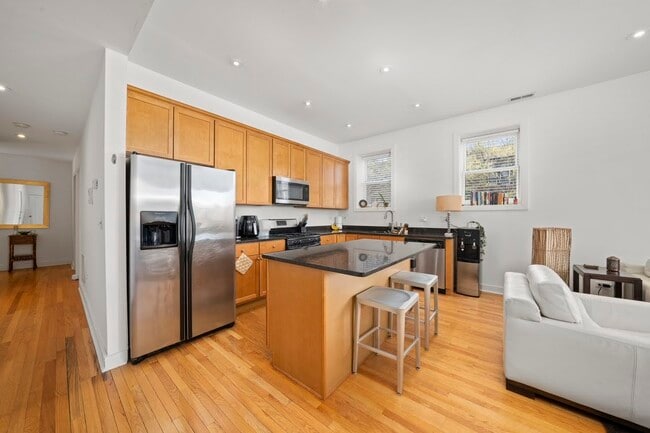 Photo - 2459 W Augusta Blvd Unit 2