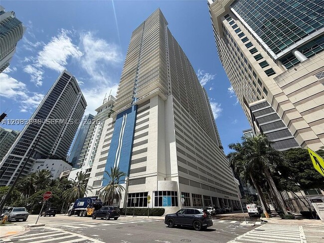 Building Photo - 1200 Brickell Bay Dr Unit 1610
