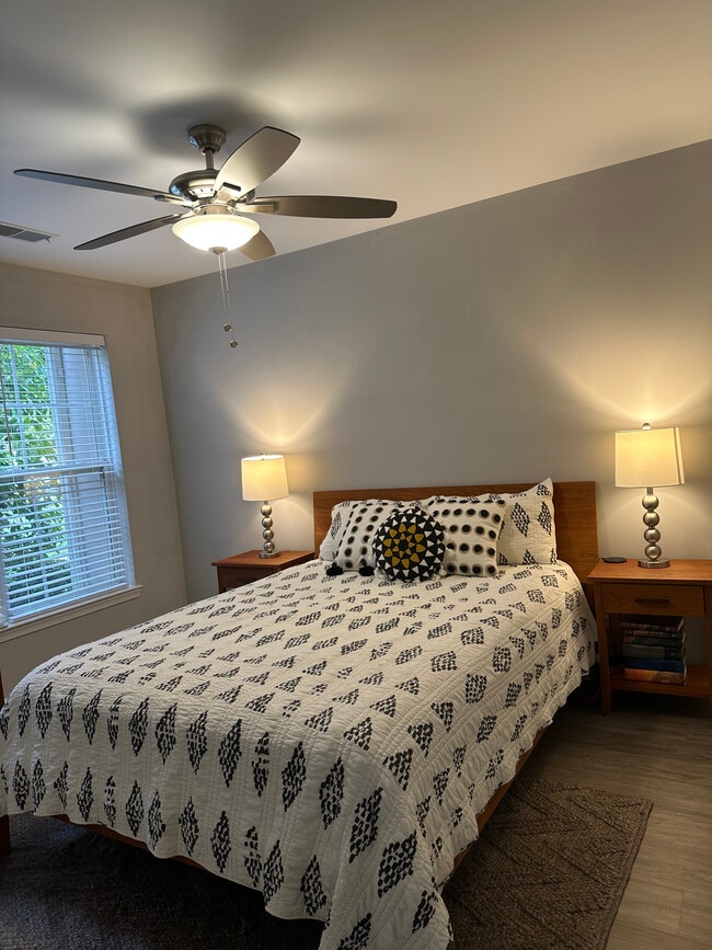Building Photo - 2155 Scotts Crossing Ct Unit 104
