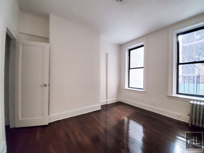 3 AVENUE - 3 AVENUE Apartment Unit 2R
