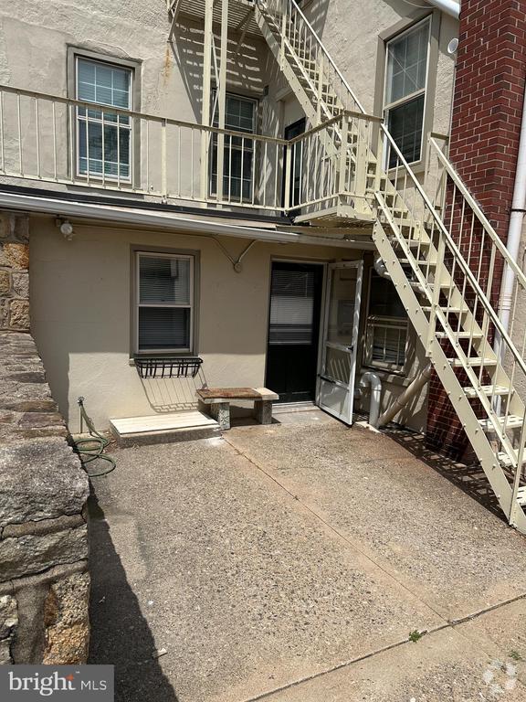 Building Photo - 40 E Court St Rental