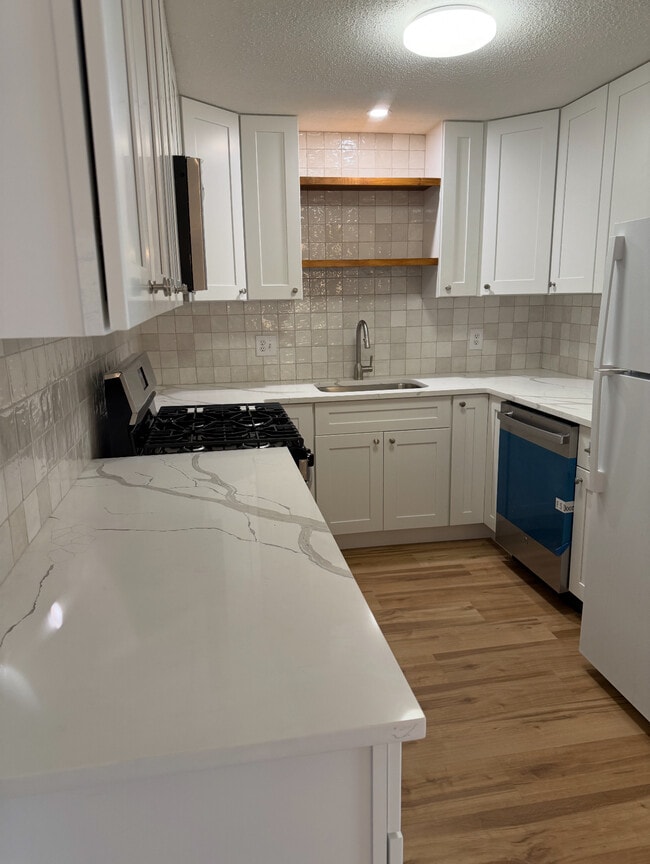 Building Photo - 5 Lancelot Ct Unit Lancelot court Rental