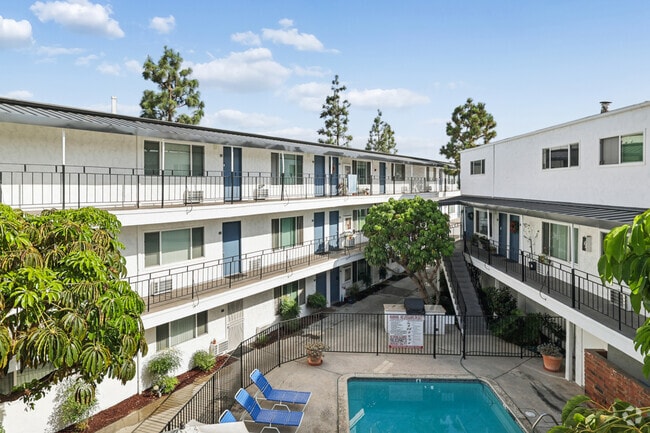 2BR, 1.5BA - 865SF - View