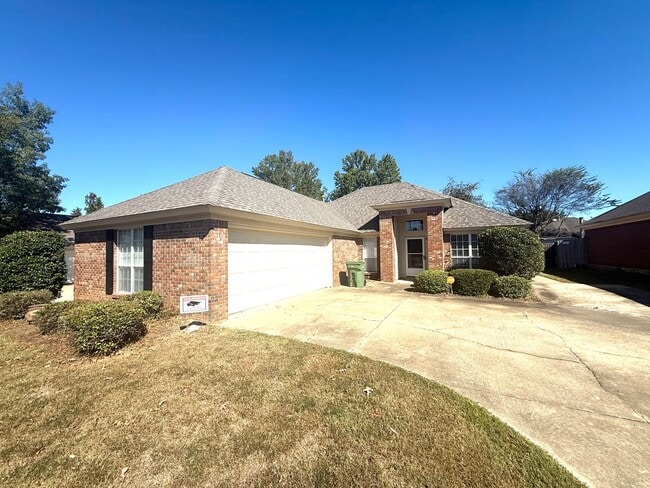 Photo - ** 3 Bed 2 Bath Located across from AUM **...