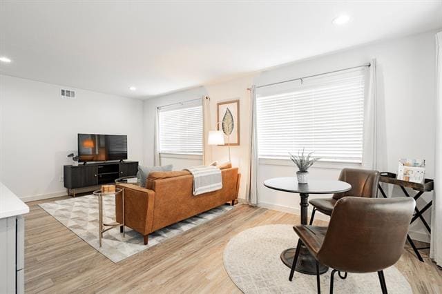 Building Photo - 601 N Ewing Ave Unit 107