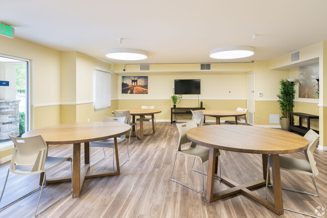 Photo - Commons @ Oak Grove