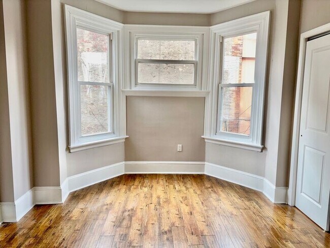 Photo - 4948 Walnut St