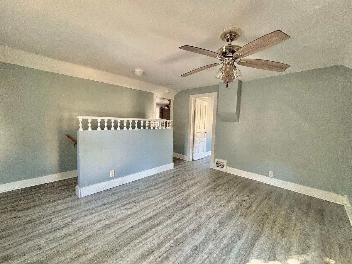 Photo - 120 E Maple St Unit 2