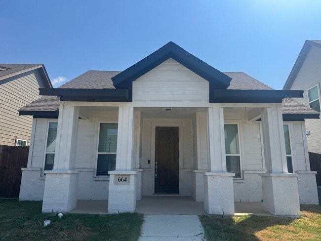 Building Photo - 3/2/2 HOME FOR THE HOLIDAYS