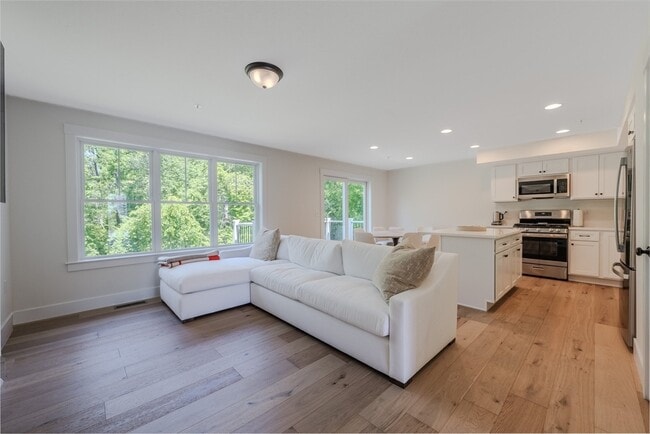 Photo - 112 Genest St
