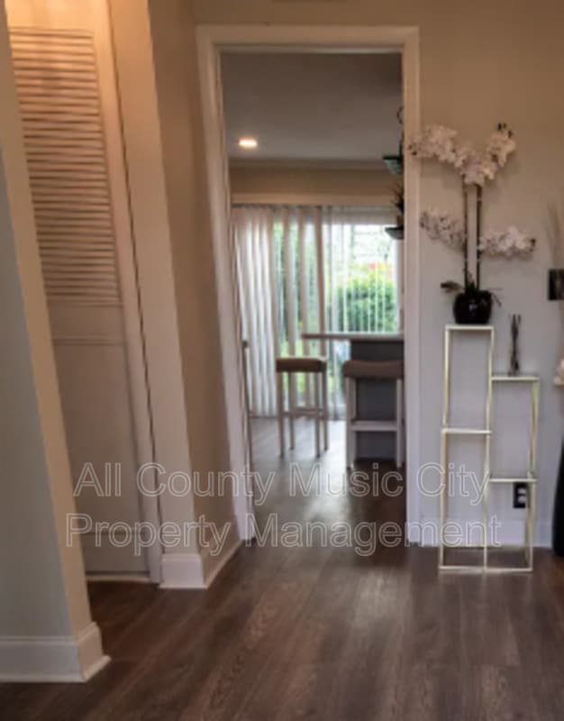 Photo - 129 Hermitage Woods Dr