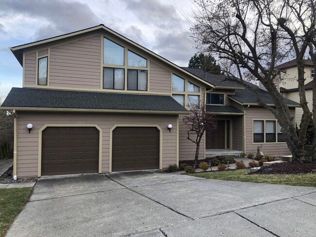 Photo - 715 SW Staley Dr