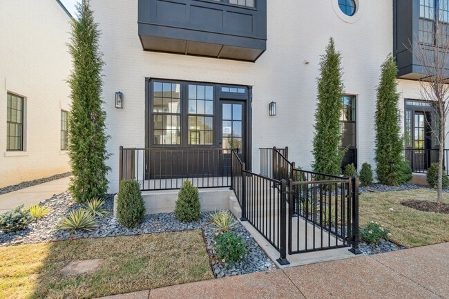 Photo - Townhome 2 bed 2.5 Bath "The White Workroom" in The Heart of Selah