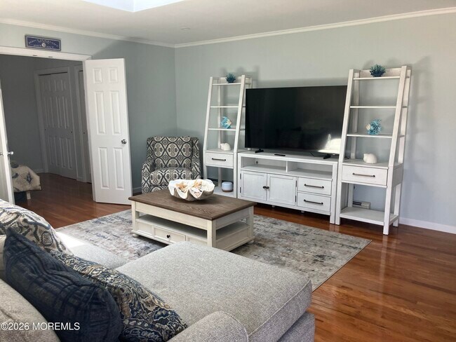 210 Laurel Ct