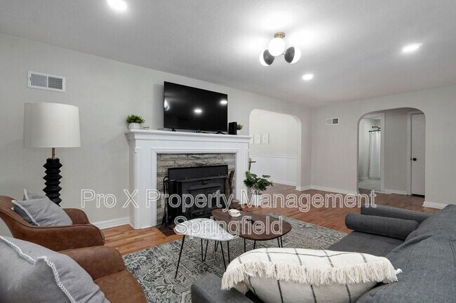 Photo - 1140 S Stewart Ave