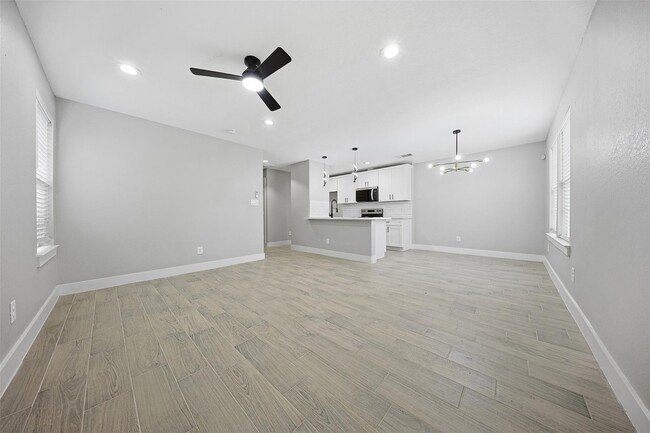 Photo - 9716 Fillmore St