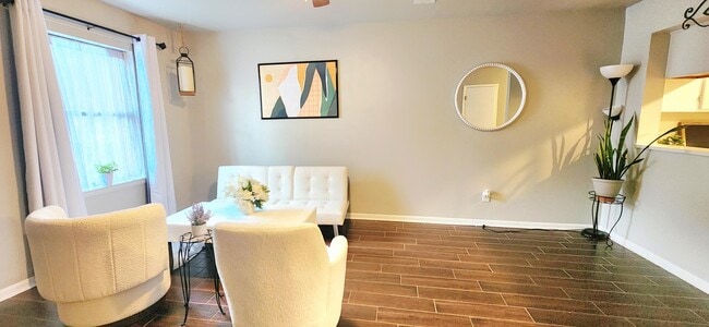Photo - 696 Tyner St
