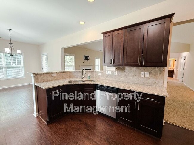 Photo - 728 Roanake Drive