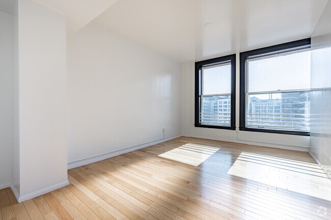 1BR, 1BA - 1,085SF - BEDROOM