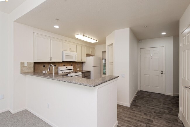 Photo - 220 Caldecott Ln Unit 201