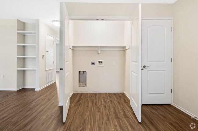 2BR, 1BA - 1,007SF - In-unit Laundry