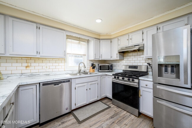 Photo - 570 Eltone Rd