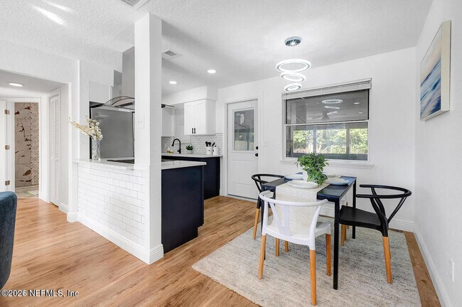 Photo - 7219 Stonehurst Rd N