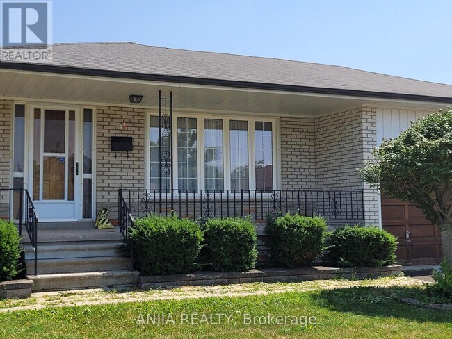 Photo - 1299 Shamir Crescent