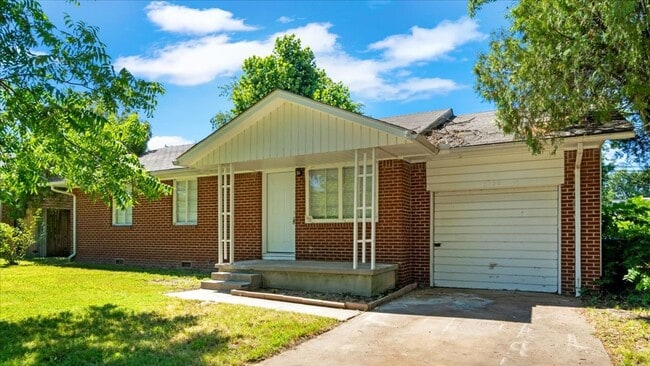 Photo - Move in special / $800 first moths rent