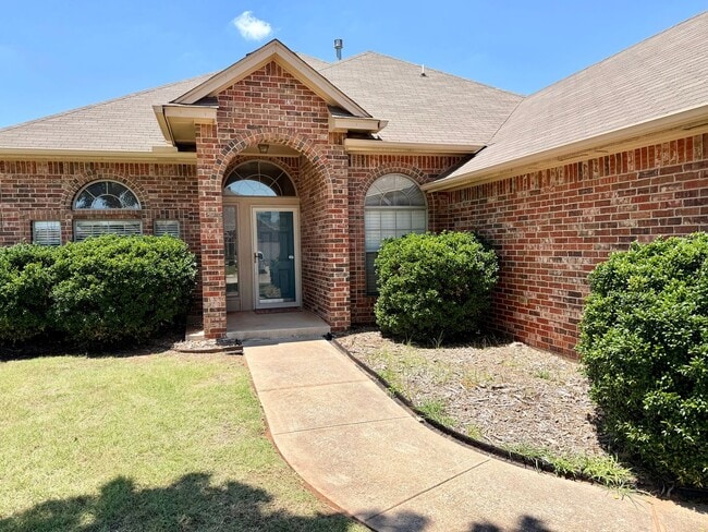 Photo - Beautiful 4 Bed 2 Bath in Moore Schools