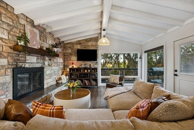 Photo - 6407 Lynn Ln