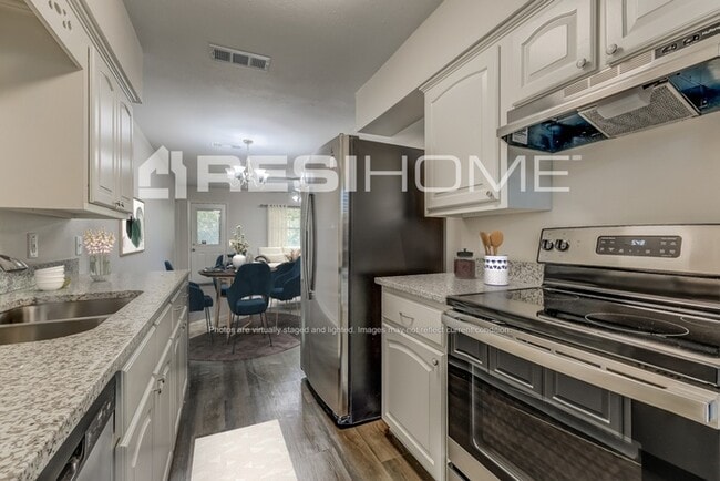 Photo - 347 Linklea Dr