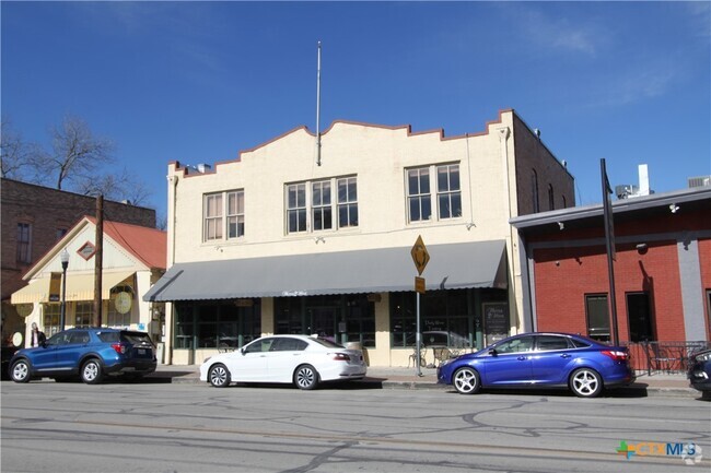 Building Photo - 185 S Seguin Ave Rental