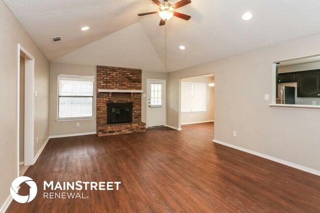 Photo - 521 Anglebluff Dr