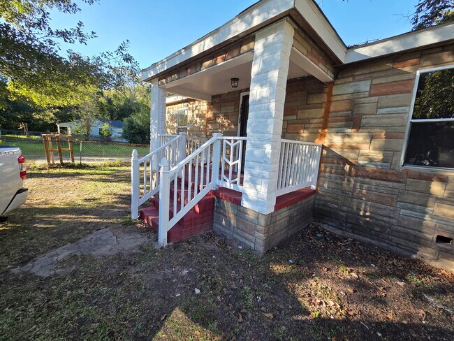 Photo - 2866 Edgewood St